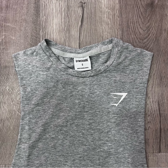 Gymshark Sleeveless Shirt - Picture 2 of 3